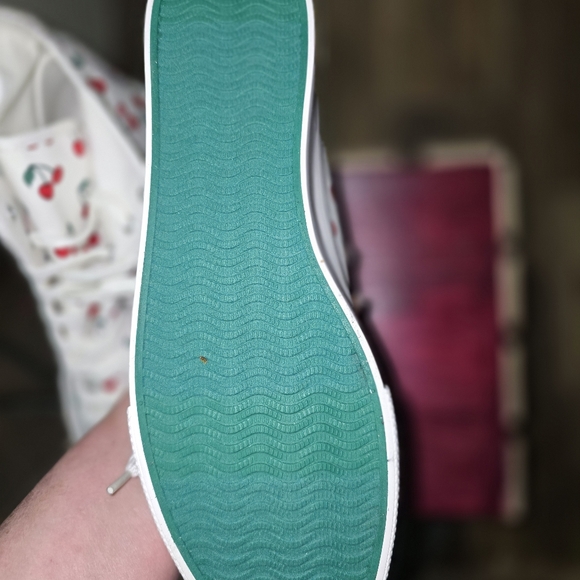 American Eagle Canvas Cherry Hightops size 10 - Picture 3 of 7